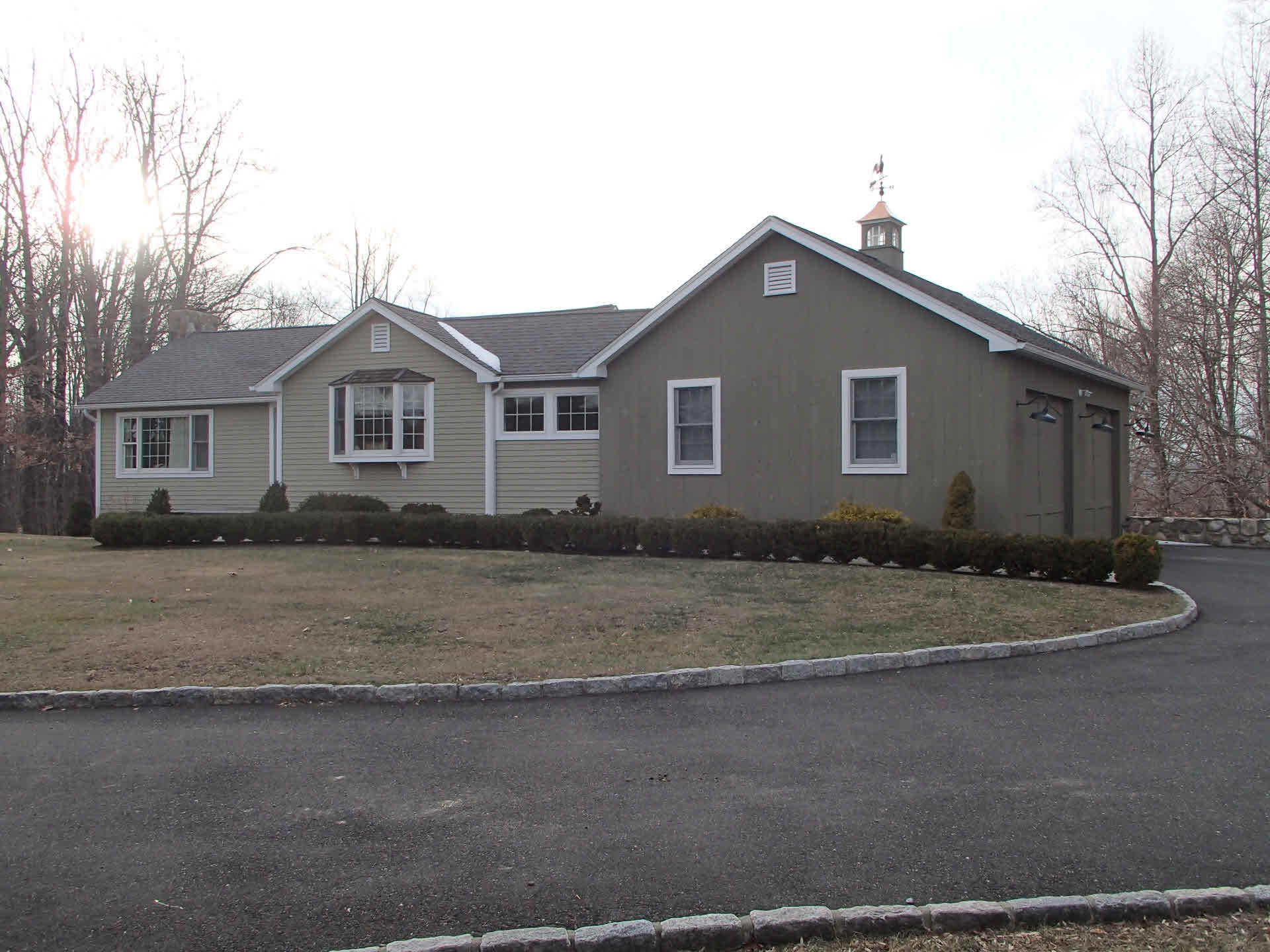 Building photograph for 220 CURTIS RD